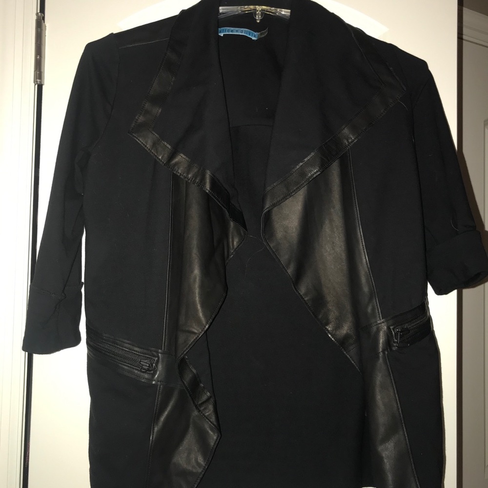 Quarter sleeve jacket